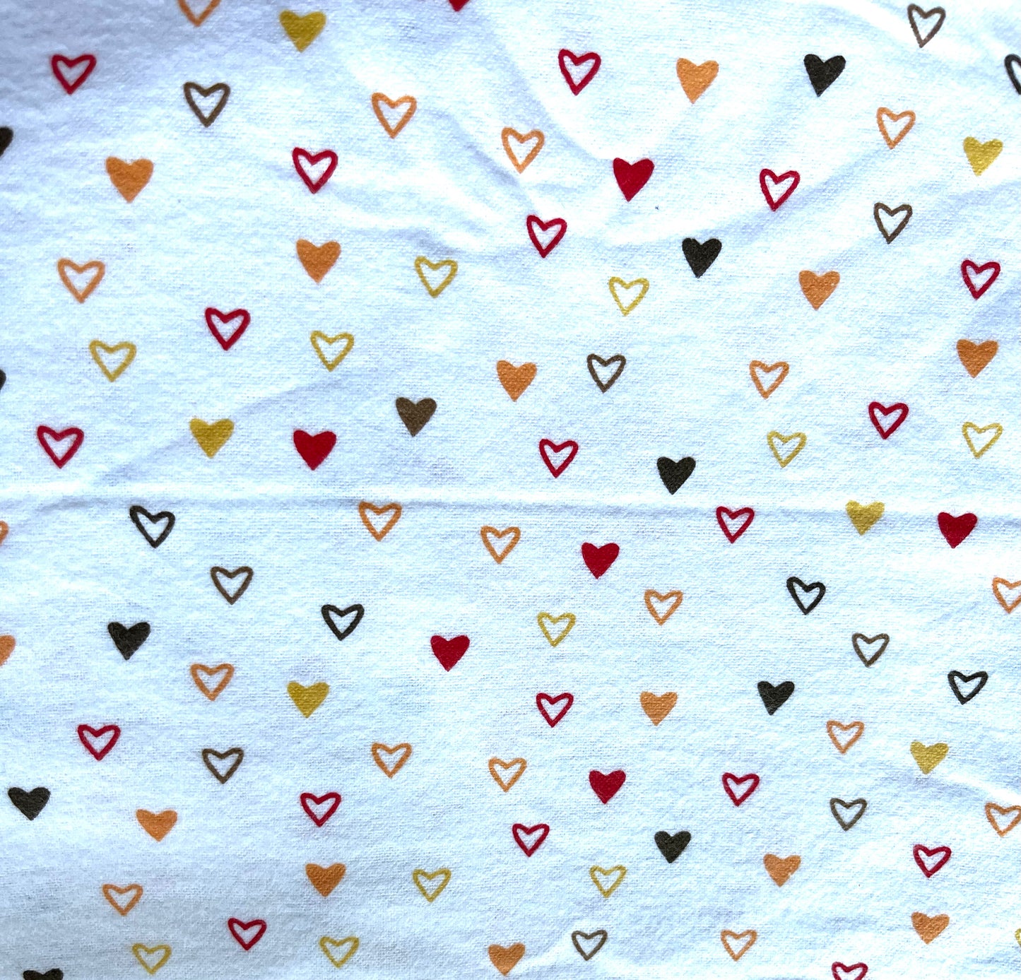 Multi hearts on white 2.75" gtube pad