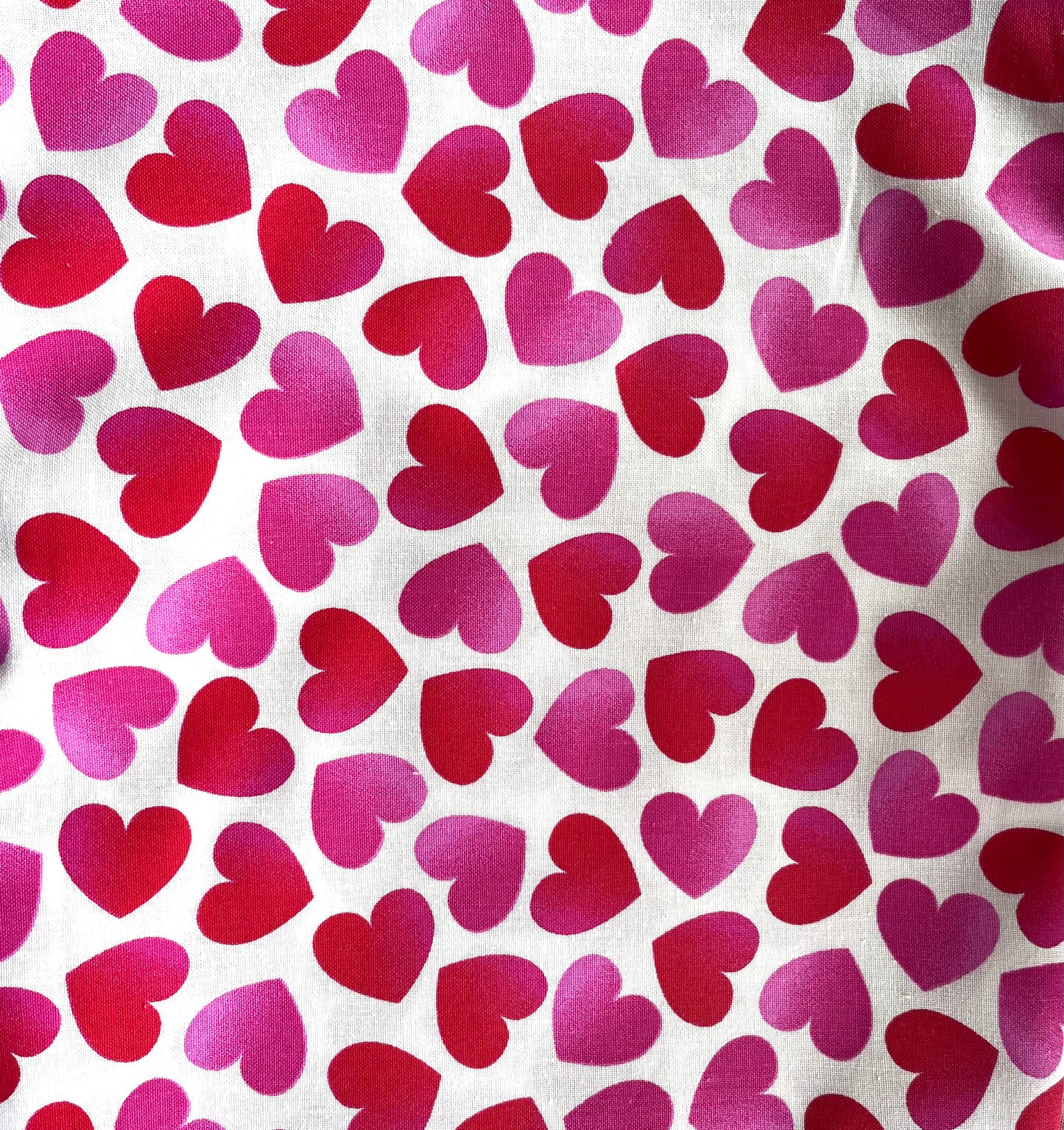 Red hearts on white 2.75" gtube pad